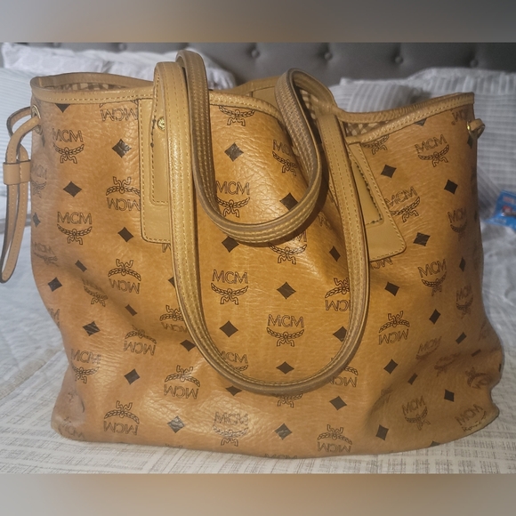 Authentic MCM Reversible Liz Tote - Picture 2 of 9